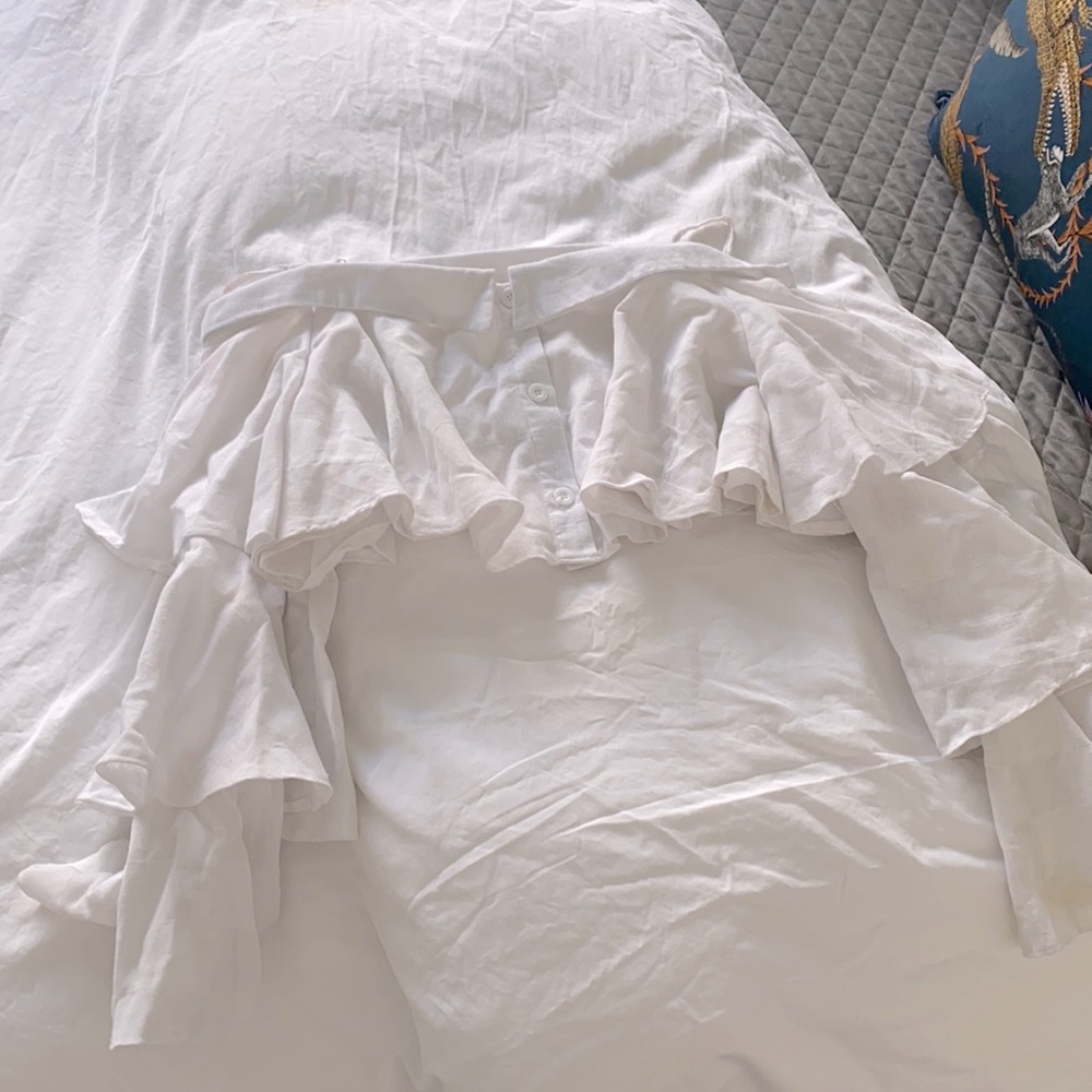 L’atiste crop top with ruffle sleeves